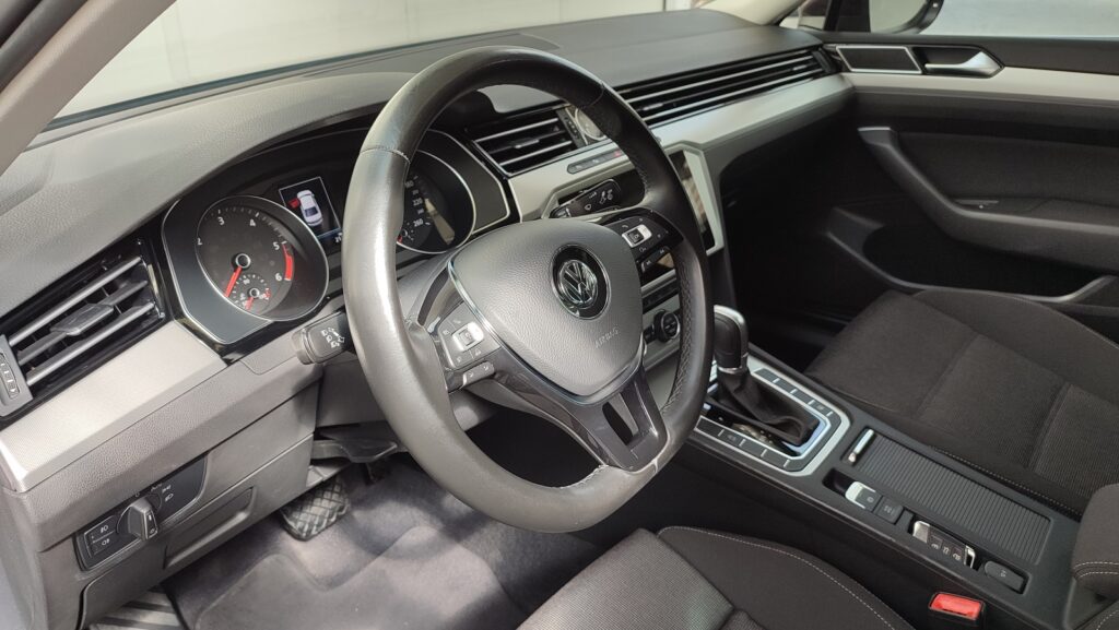 Volkswagen Passat TDI Advance DSG cuadro de mandos vista conductor