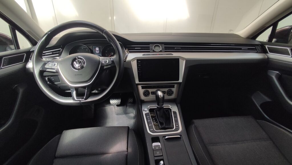 Volkswagen Passat TDI Advance DSG interior delante