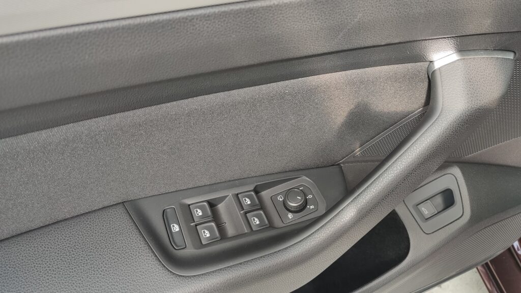 Volkswagen Passat TDI Advance DSG mandos puerta