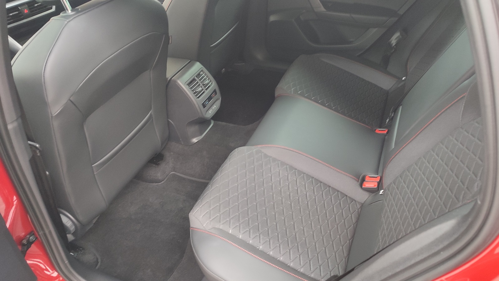SEAT-LEON-TSI-FR Asiento trasero izquierdo