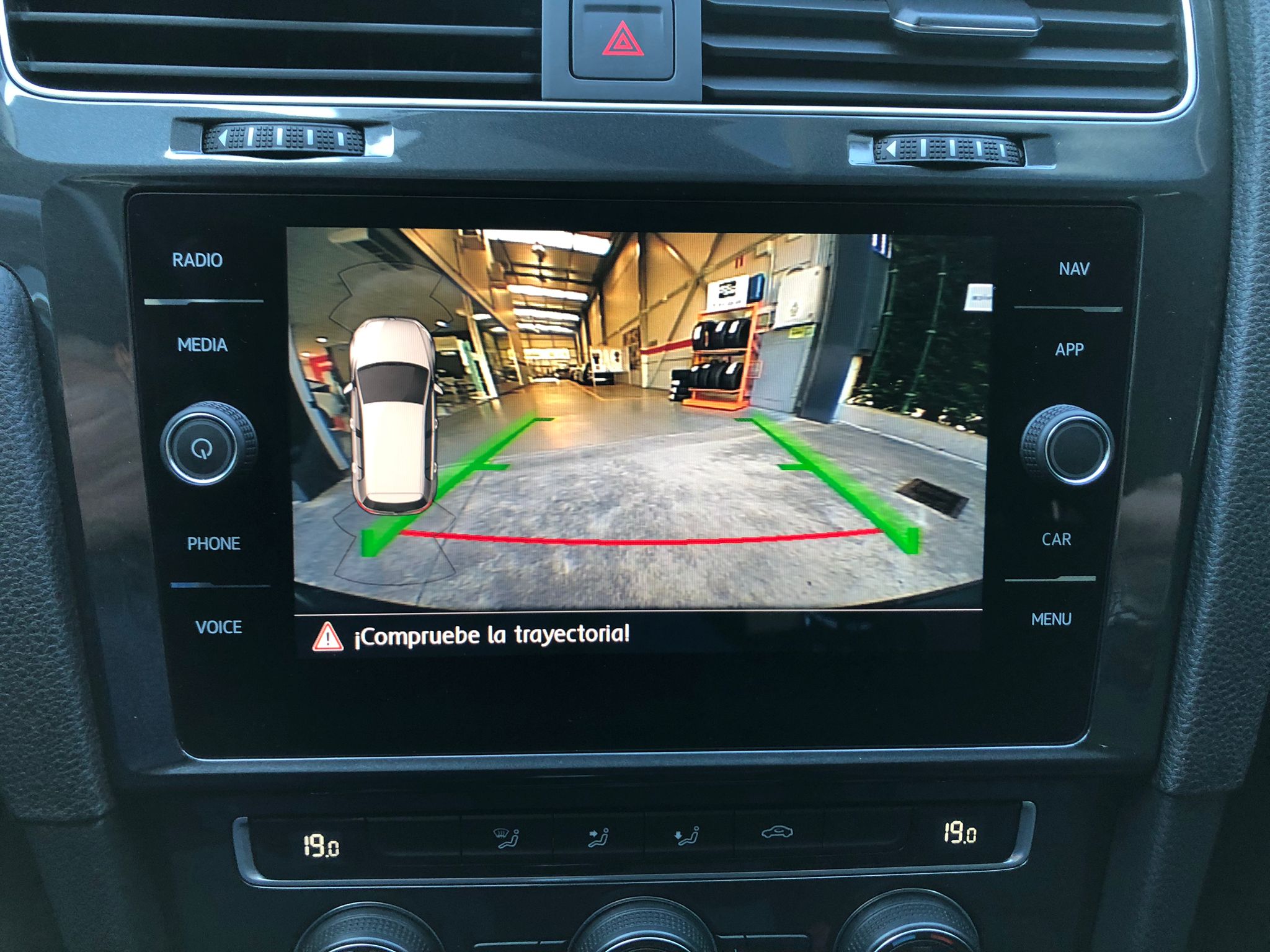Volkswagen - Golf Advance 1.6 TDI 85kW 115CV pantalla