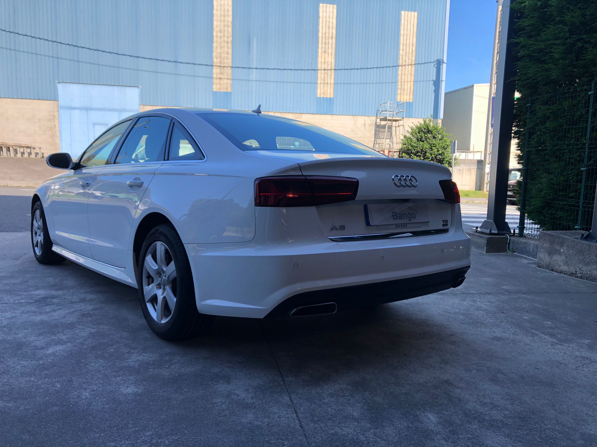 AUDI - A6 2.0 TDI 110kW150CV ultra S tronic trasera lateral izquierda