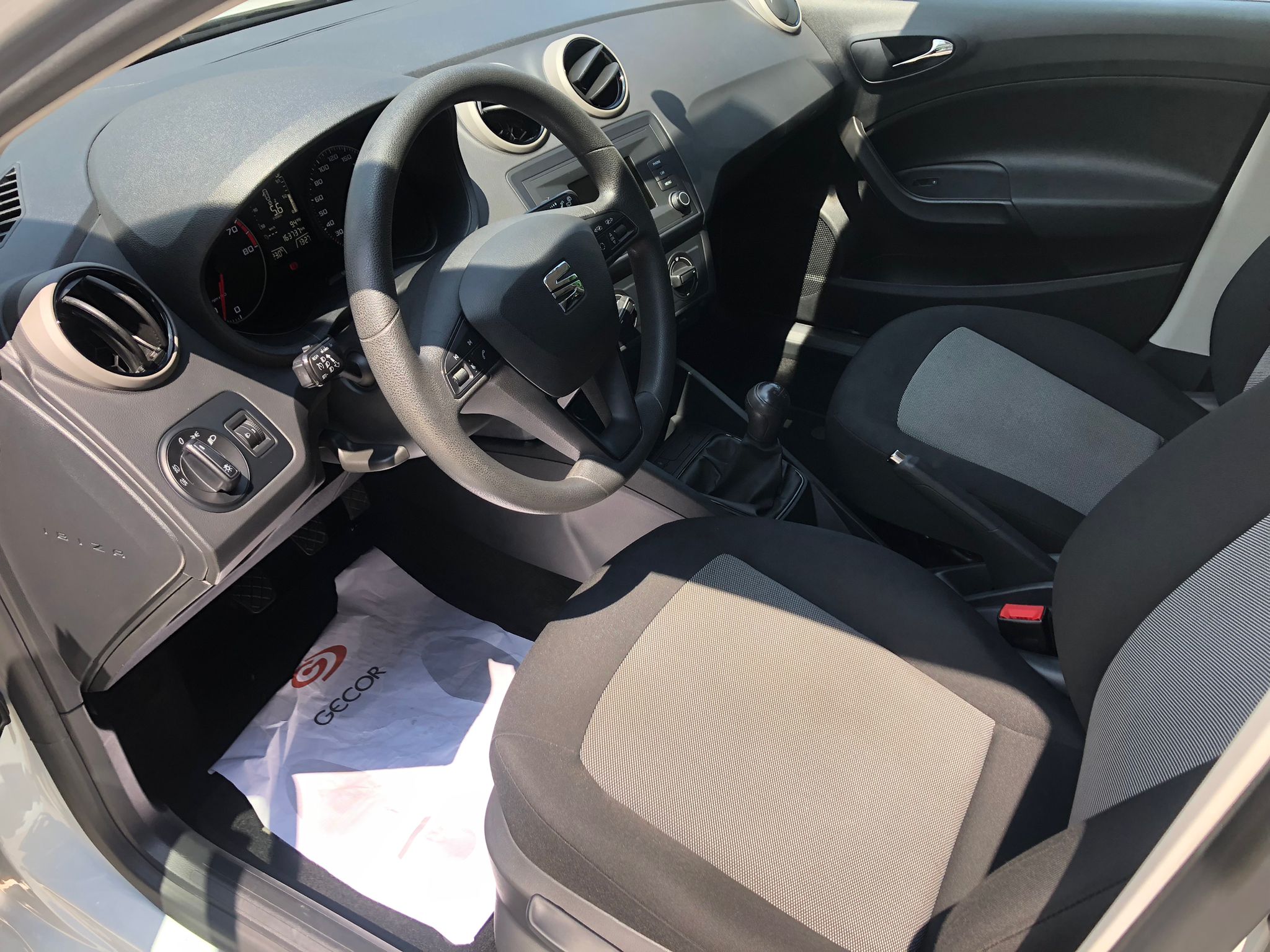 SEAT Ibiza 1.2 TSI - interior delantero