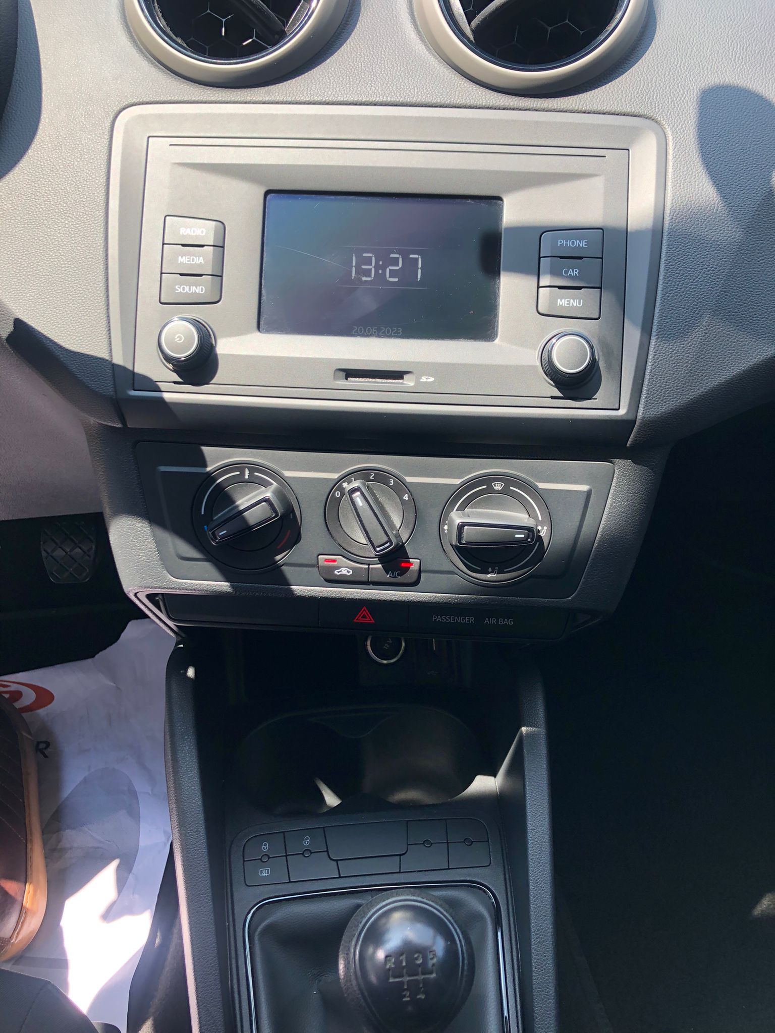 SEAT Ibiza 1.2 TSI - pantalla y mandos